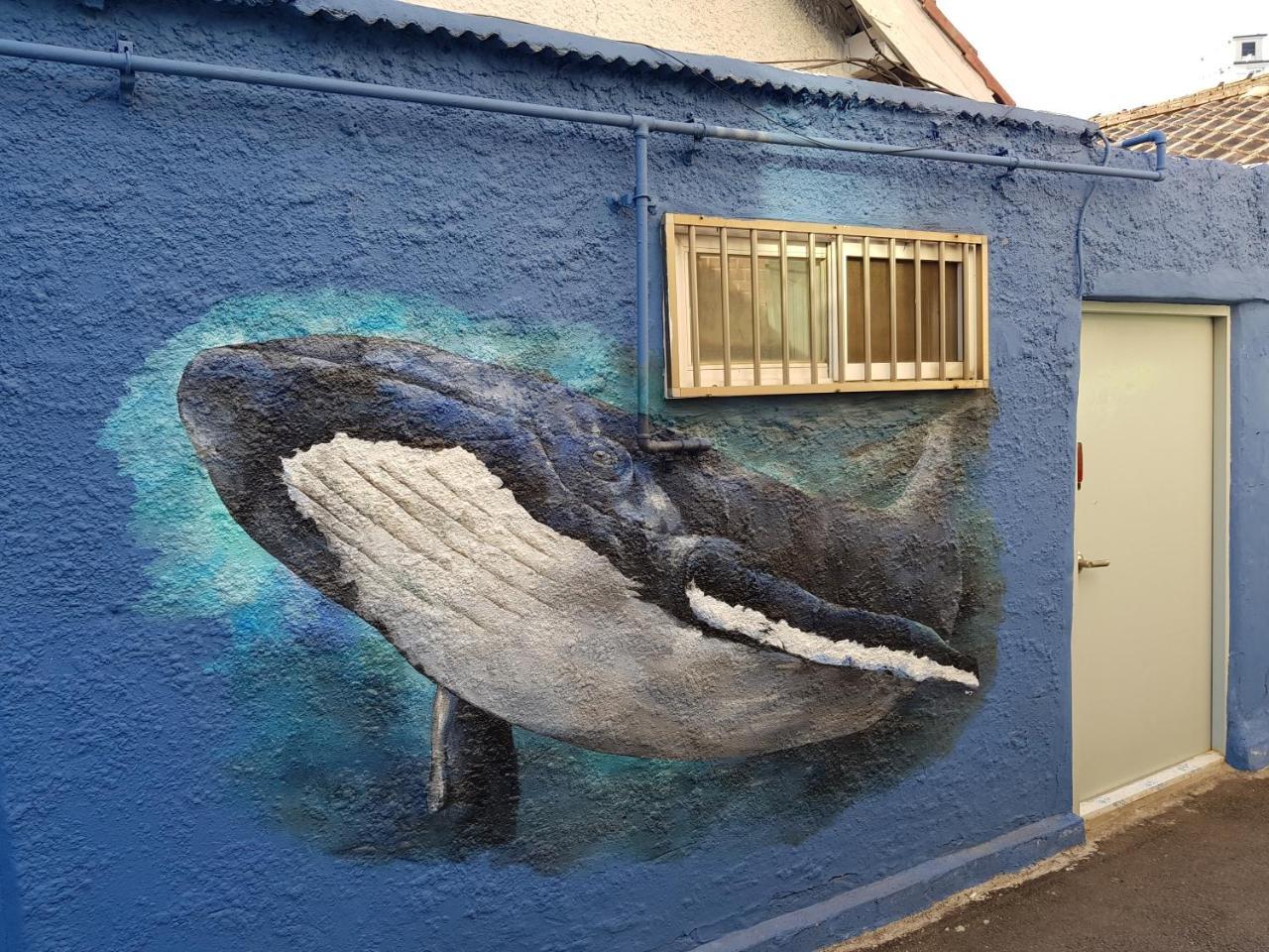 Jinho'S Black Whale Guest House & Bar Сеул Екстериор снимка