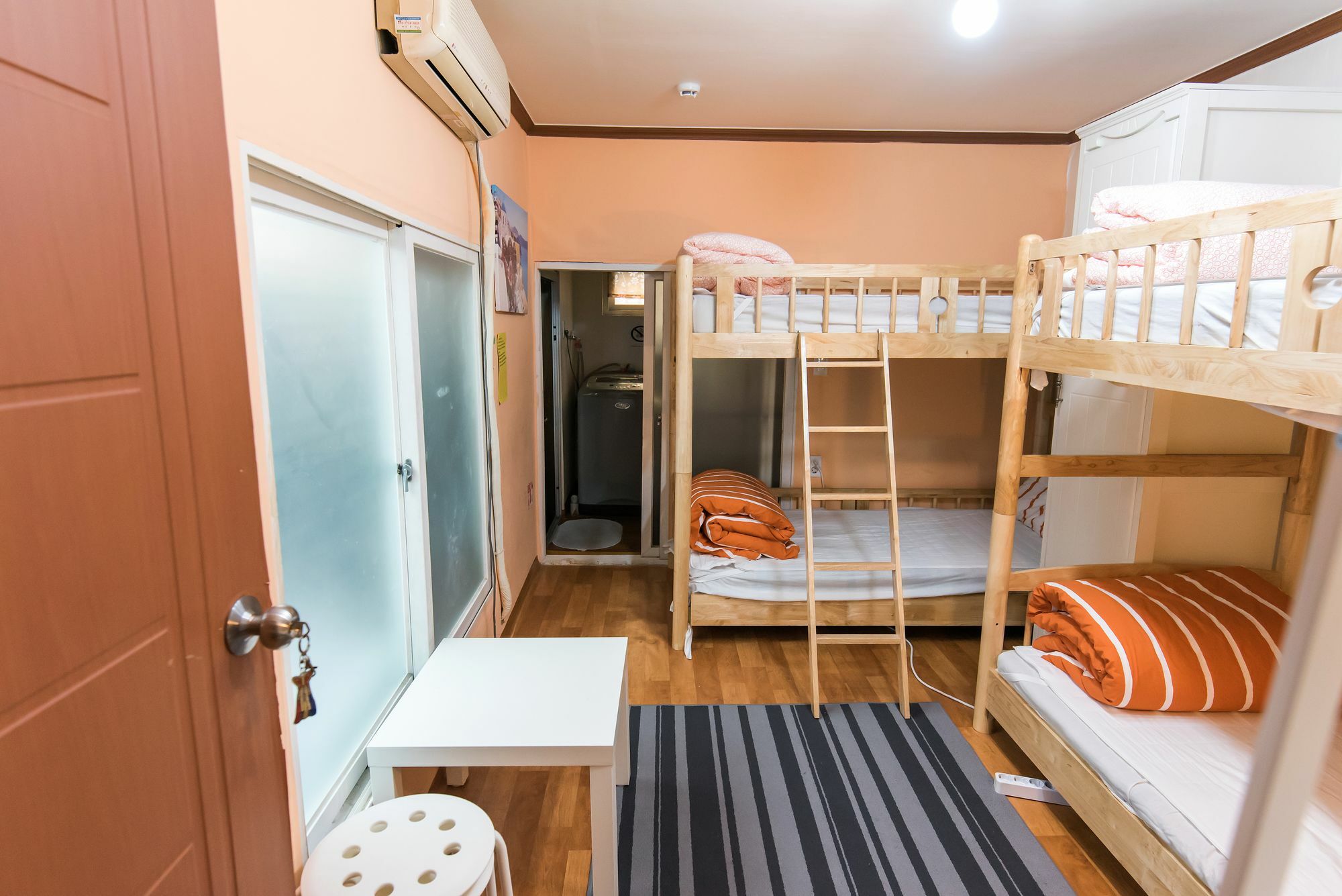 Jinho'S Black Whale Guest House & Bar Сеул Екстериор снимка