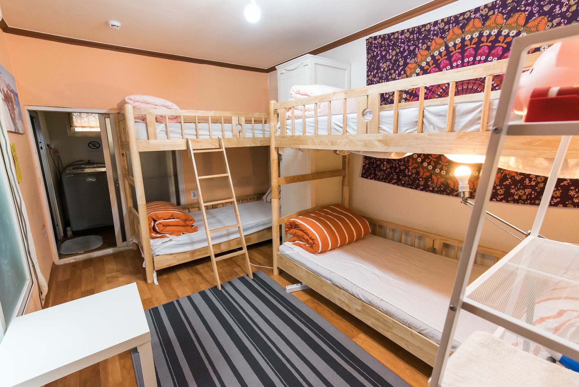 Jinho'S Black Whale Guest House & Bar Сеул Екстериор снимка